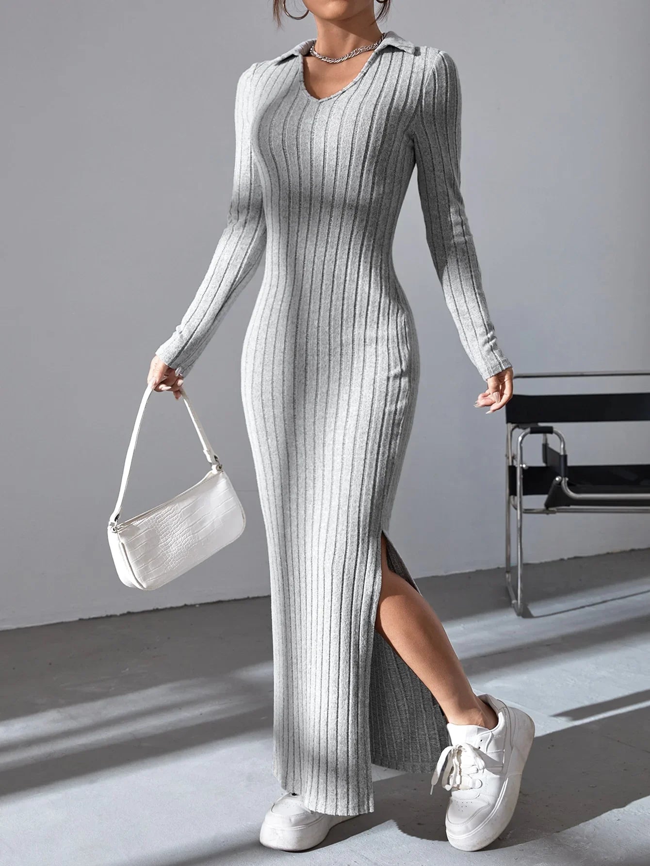 Vestido largo de punto ajustado con solapa y manga larga para Otoño/Invierno 2025