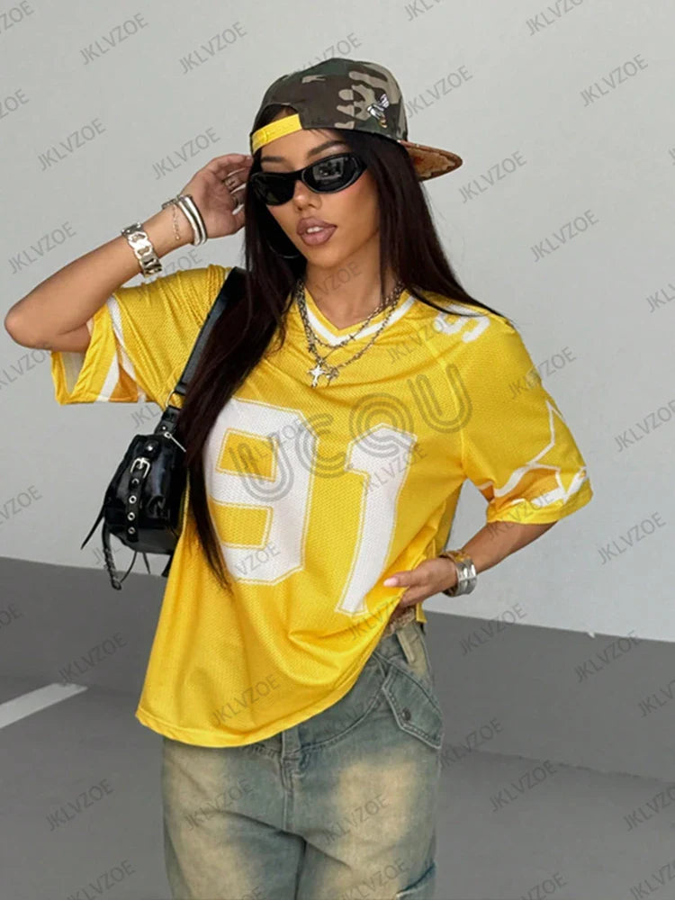 Novedad de verano, camiseta negra con estampado de velocidad 91 para mujer, camiseta de fútbol deportiva de manga corta con cuello en V y retazos, Tops holgados de gran tamaño Y2K