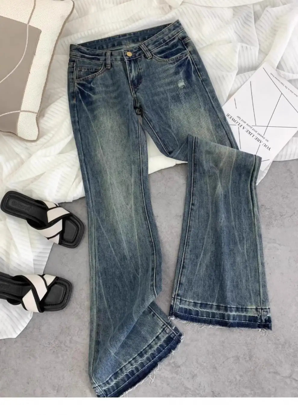 Vaqueros retro americanos de cintura baja para mujer, novedad de otoño, bordado, moda informal antigua, temperamento, pantalones ajustados con campana del Joker.