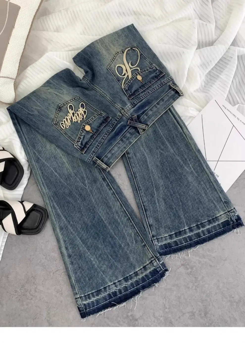 Vaqueros retro americanos de cintura baja para mujer, novedad de otoño, bordado, moda informal antigua, temperamento, pantalones ajustados con campana del Joker.