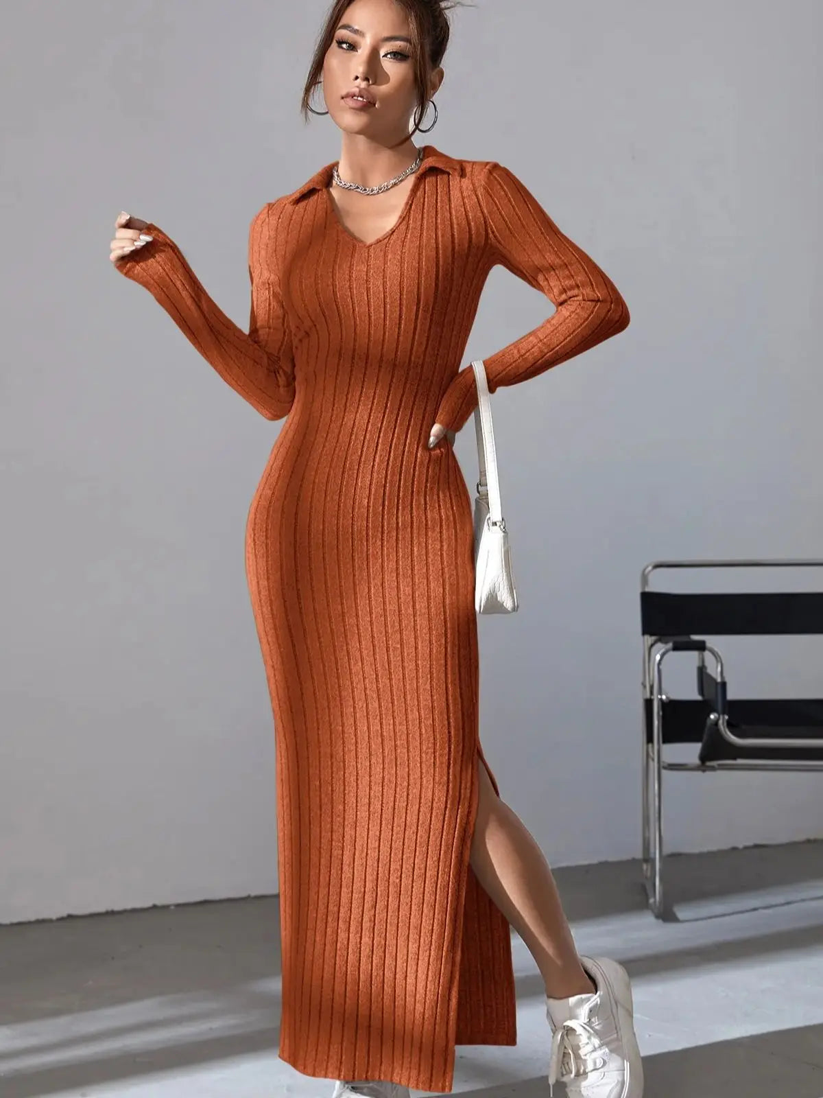 Vestido largo de punto ajustado con solapa y manga larga para Otoño/Invierno 2025
