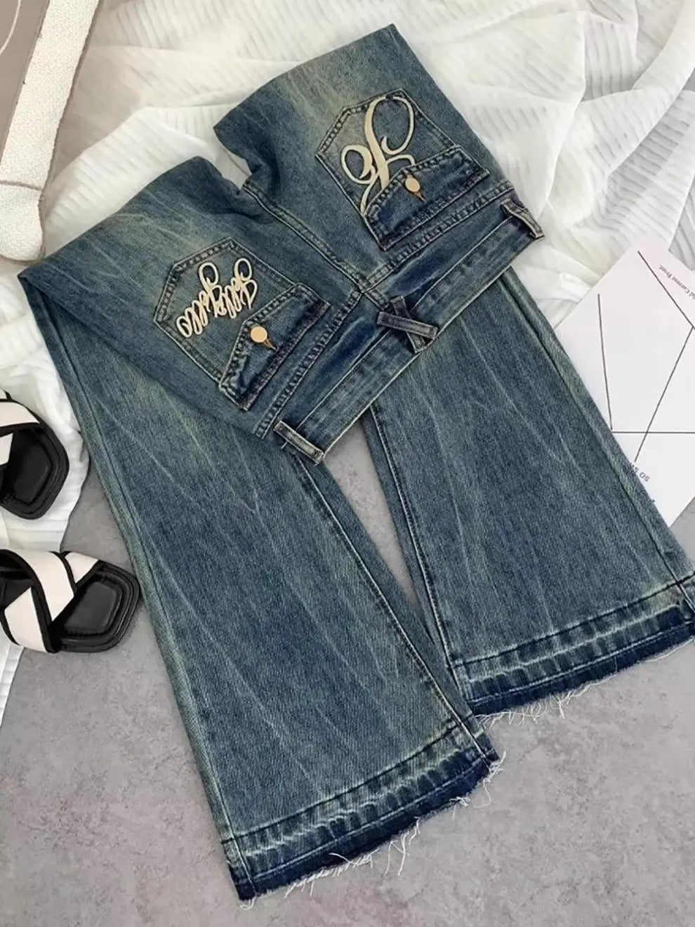 Vaqueros retro americanos de cintura baja para mujer, novedad de otoño, bordado, moda informal antigua, temperamento, pantalones ajustados con campana del Joker.