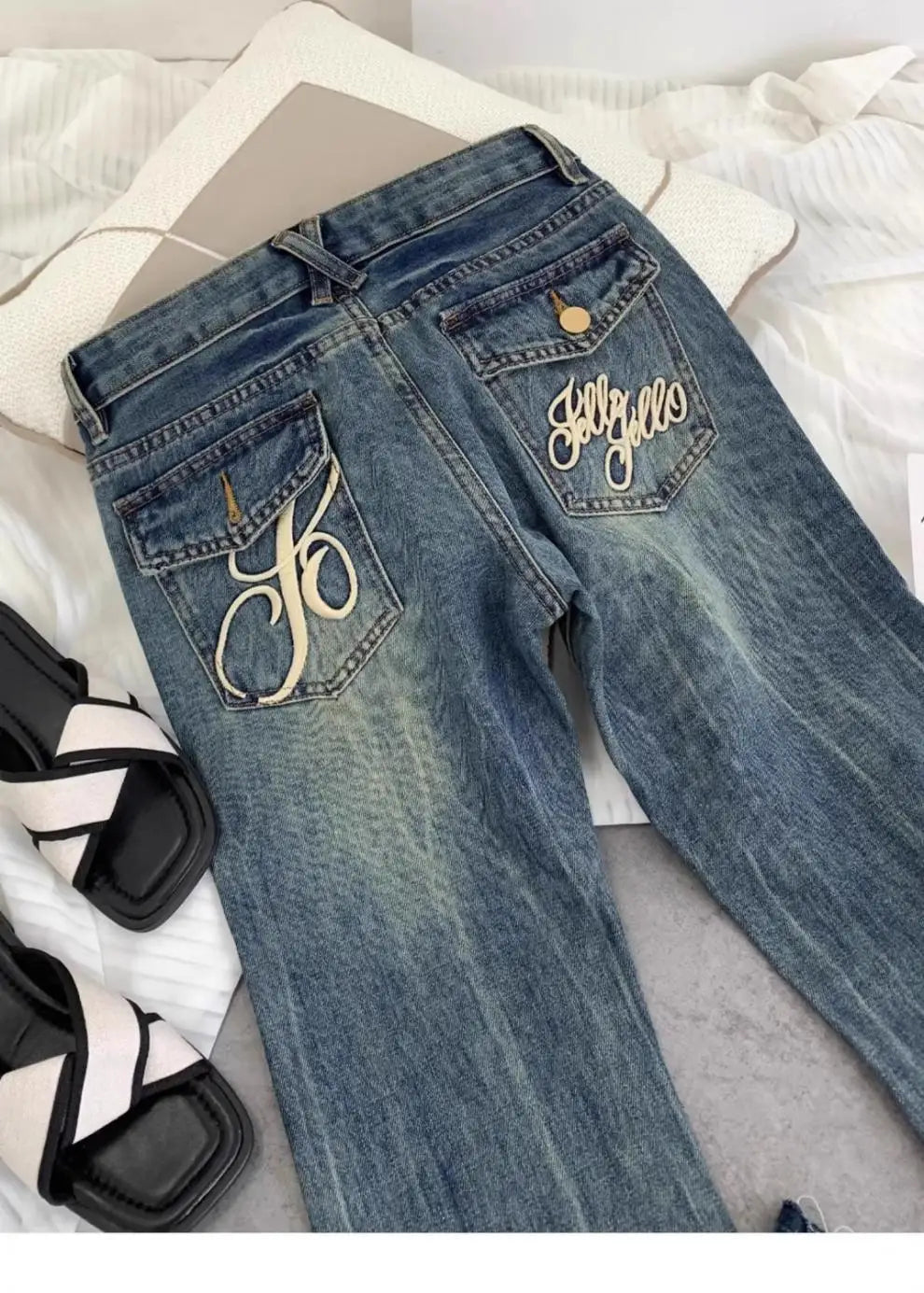 Vaqueros retro americanos de cintura baja para mujer, novedad de otoño, bordado, moda informal antigua, temperamento, pantalones ajustados con campana del Joker.