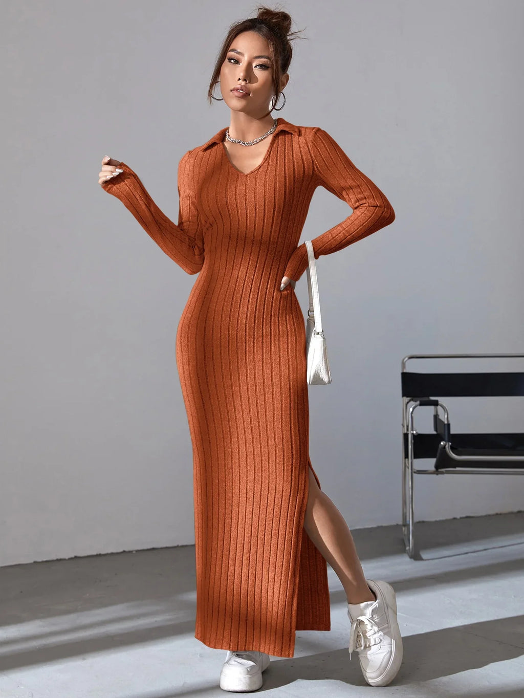Vestido largo de punto ajustado con solapa y manga larga para Otoño/Invierno 2025